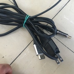 1080HD HITACHI 32”テレビ(HDMI ケーブル付きの画像