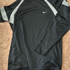 3点・新品・NIKE・ナイキ・ スポーツウェア・セット グレー・長袖はブラックの画像