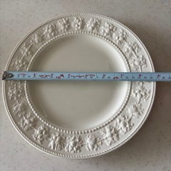 ウェッジウッド(WEDGWOOD) フェスティビティ プレート 大皿27cm アイボリーの画像