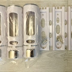 シャンプーディスペンサー3連　壁掛け容器３本の画像