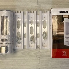 シャンプーディスペンサー3連　壁掛け容器３本の画像