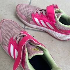adidasスニーカー　キッズ 21.5&22の画像