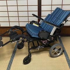 完全に調整可能, 「ぴったりフィット」リクライニング車椅子の画像