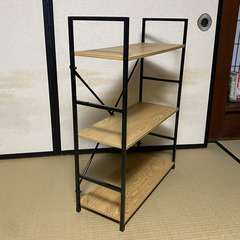 丈夫な小さな本棚の画像