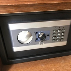 【お取り引き決まりました】ベッドサイドテーブル(金庫付き)の画像