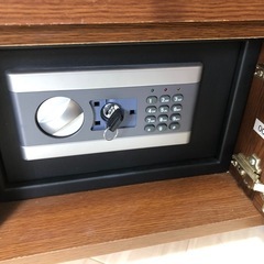 【お取り引き決まりました】ベッドサイドテーブル(金庫付き)の画像