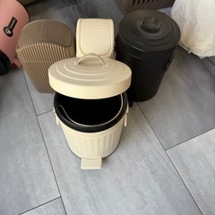 ゴミ箱４個の画像