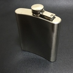 スキットル　ウィスキー　携帯ボトル　アルコール入れ　ステンレス製　キャンプ用品　アウトドア　の画像