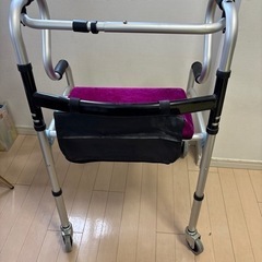 介護用品　歩行器の画像