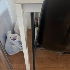 ダイニングテーブルの画像