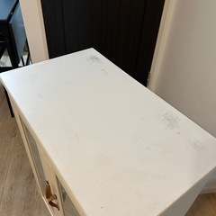 白い収納棚の画像