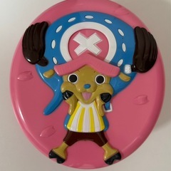 チョッパー弁当箱とキティミニフィギュアの画像
