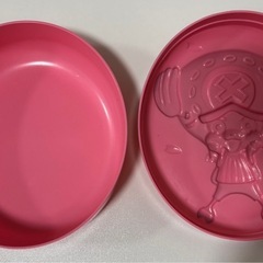 チョッパー弁当箱とキティミニフィギュアの画像