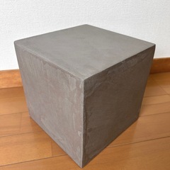 モールテックス ディスプレイ台 25cm角 グレージュ｜コンクリート 展示什器の画像