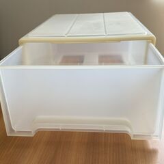 衣装ケースの画像