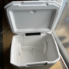 ほぼ新品⭐︎コールマンクーラーボックス47l
の画像