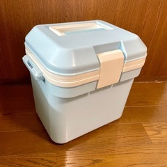 クーラーボックス　水色　ロイヤルホームセンター　　の画像