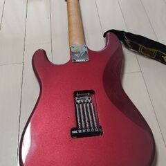 価格交渉可能です。mavisのストラトキャスタータイプエレキギターを売ります。の画像