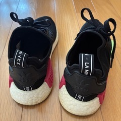adidasスニーカーの画像