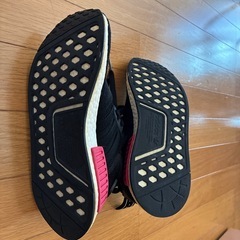 adidasスニーカーの画像