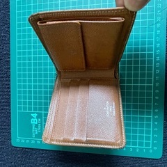 ルイヴィトン メンズ折り畳み財布 エピ ブラウンの画像