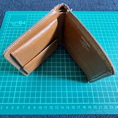 ルイヴィトン メンズ折り畳み財布 エピ ブラウンの画像