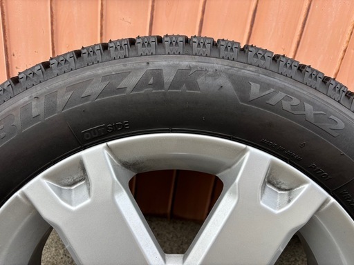 ダイハツタフト純正アルミホイールとBSVRX2ブリザックスノータイヤ
