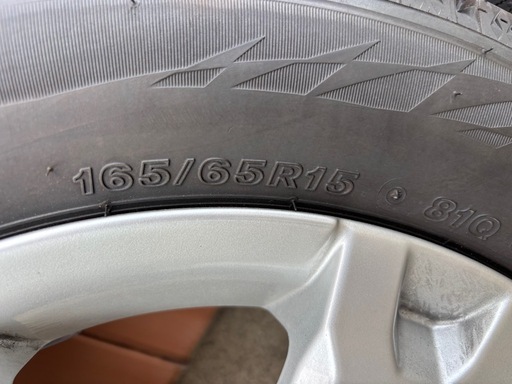ダイハツタフト純正アルミホイールとBSVRX2ブリザックスノータイヤ