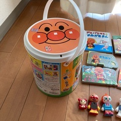 アンパンマン　積木　ぬいぐるみほか　本　の画像
