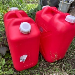 灯油缶二つの画像