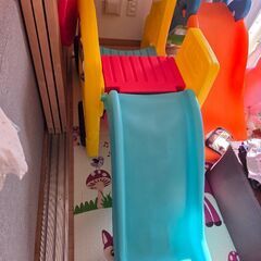 Little tikesリトルタイクススクールバスの画像