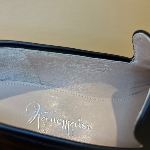 未使用品　銀座かねまつ　ローファー　チェーン付き　ホワイト GINZA KANEMATU銀座かねまつ ホワイト モカシン ローファー24cm