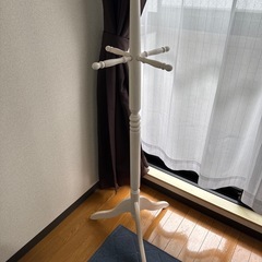 白　ポールハンガーの画像