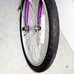 コンパクトなミニベロ20インチ折りたたみ６段変速自転車の画像