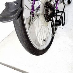 コンパクトなミニベロ20インチ折りたたみ６段変速自転車の画像