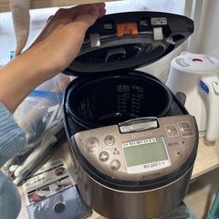 HITACHI 炊飯器の画像