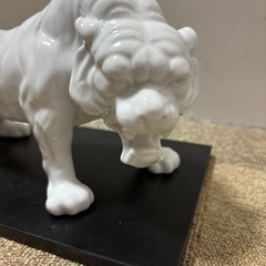虎の置き物　有田焼の画像