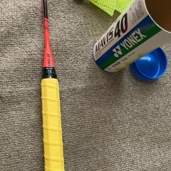バドミントンラケット YONEX(羽3つオマケ)の画像