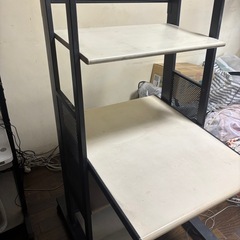 東京出品　
パソコンデスクの画像