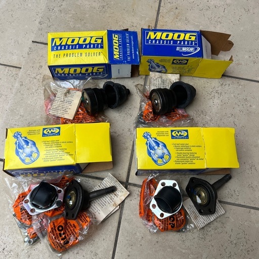 車パーツ　MOOG CHASSIS PARTS