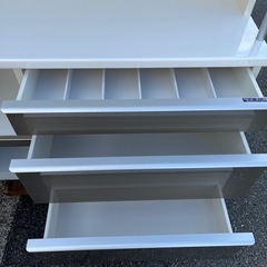 【松田家具】ティエリアレンジ　白　ホワイト　食器棚 レンジ台 レンジボード ガラススライド棚付き　ブランド家具　キッチンボード　大型家具　キッチン収納　料理　一軒家　シルバー　の画像
