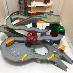 トミカ、山道ドライブ、立体駐車場の画像