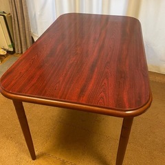 ダイニングテーブルの画像