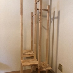 木製ハンガーラックの画像