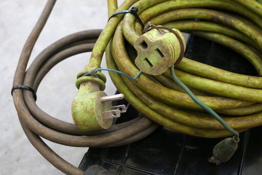 ≪★zyt2452ジ≫ 新ダイワ マイティウインチ SW151R 150kg AC100V 通電OK ジャンク扱い現状品 70914-07