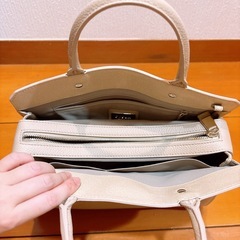 FURLA ベージュ レザー トートバッグの画像