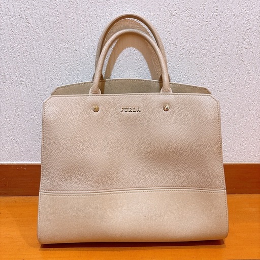 FURLA ベージュ レザー トートバッグ