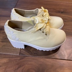 レース付き厚底シューズの画像