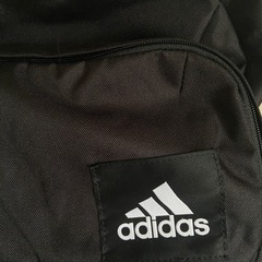 adidasリュックの画像