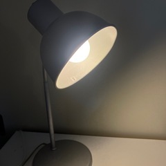 スタンドライト(電球は付属しません)の画像